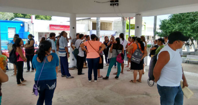 Antorchistas se manifestaron en el Palacio Municipal de Felipe Carrillo Puerto.