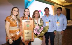 Isla Mujeres recibe premio como Mejor Destino de Playa durante el Tianguis Turístico de México