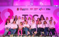 Viste Mara Lezama de rosa el Palacio Gobierno en la lucha contra el cáncer de mama