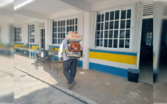 Fumigan escuelas de Tulum para prevenir casos de dengue