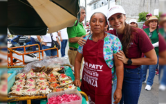 Bienestar y justicia social para los cancunenses, promueve Ana Paty Peralta en visita al tianguis de la SM 228