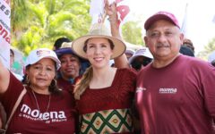 Atenea Gómez recorre colonias de la zona insular de Isla Mujeres