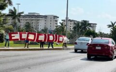Con marcha en la zona hotelera de Cancún, ambientalistas denuncian a Semarnat por ecocidios