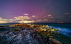 Captan espectaculares auroras boreales desde Cancún por la tormenta solar geomagnética