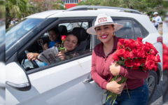 Jimena Lasa celebra el Día de las Madres con rosas y un mensaje de transformación