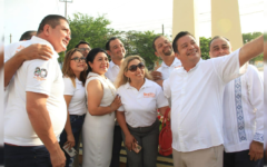 Ayuntamiento de Benito Juárez y docentes en Cancún acudieron a una ceremonia por el Día del Maestro