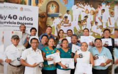 Reconocen al personal docente en Quintana Roo por 30 y 40 años de servicio en el Día de la Maestra y el Maestro