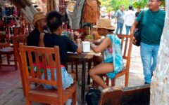 Restaurantes de la Plaza Artesanal en Tulum resisten la temporada baja